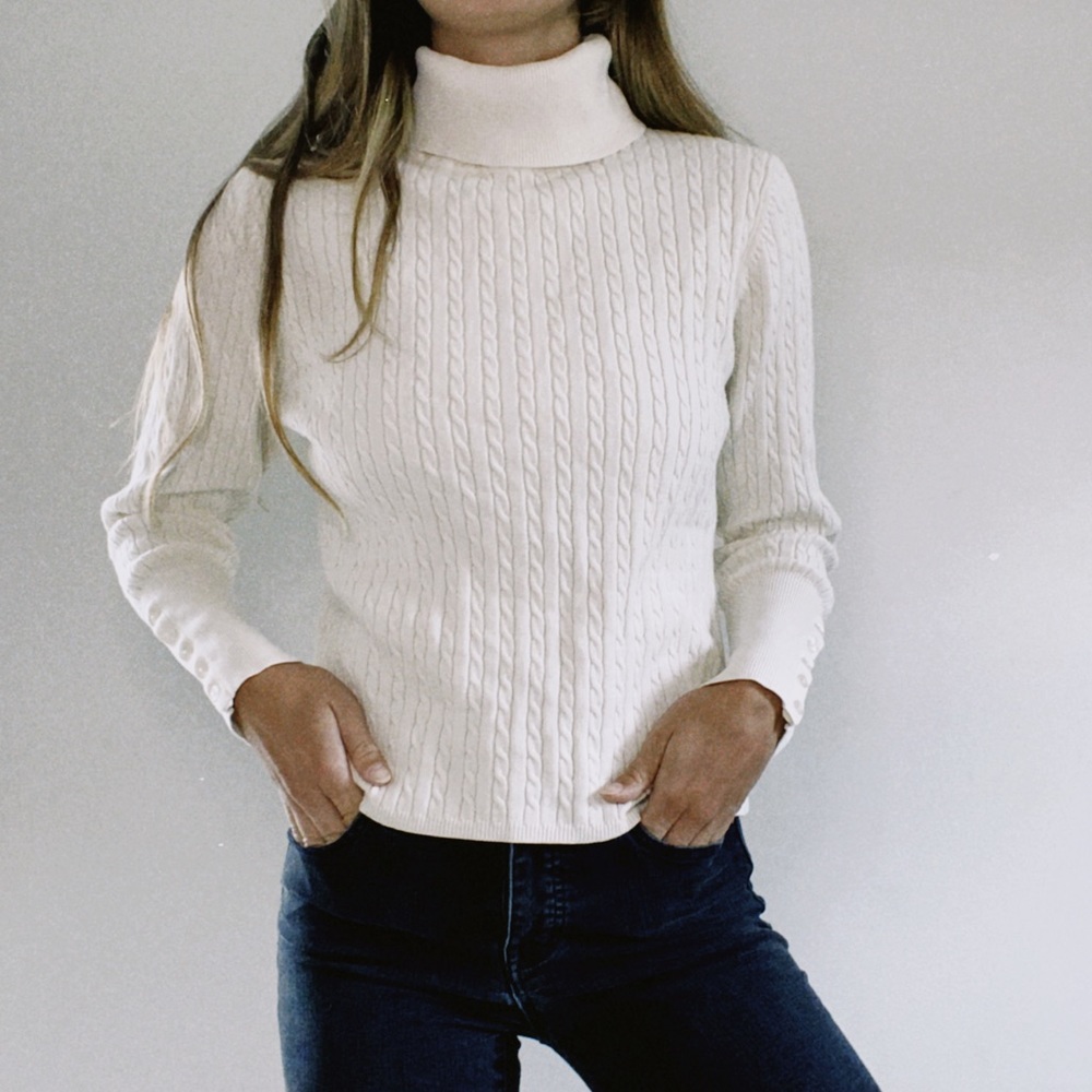 White knit top!